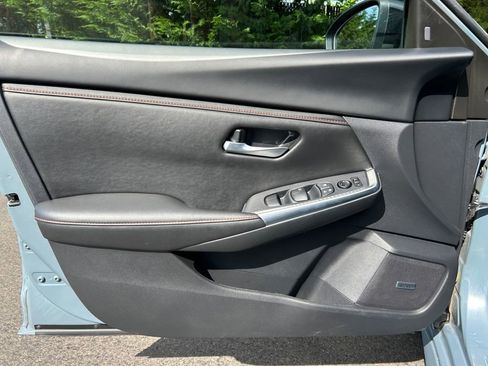 Used 2025 Nissan Sentra SR w/ SR Premium Package FWD image 21