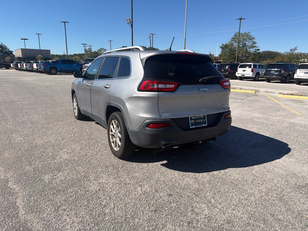 Used 2015 Jeep Cherokee Latitude FWD image 2