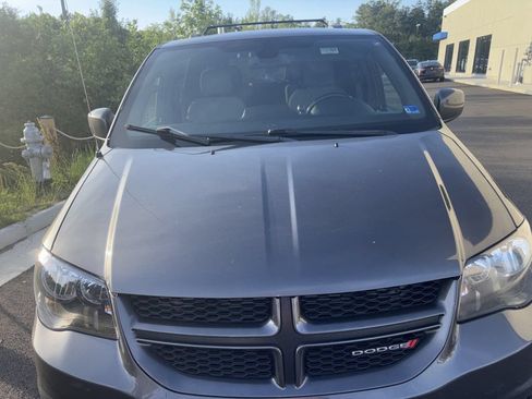 Used 2019 Dodge Grand Caravan GT FWD image 2