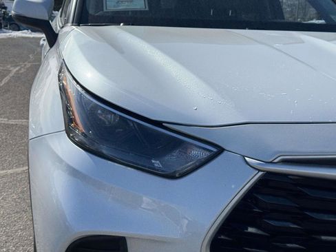 Certified 2022 Toyota Highlander L image 7