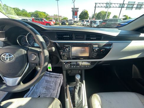 Used 2015 Toyota Corolla LE FWD image 9