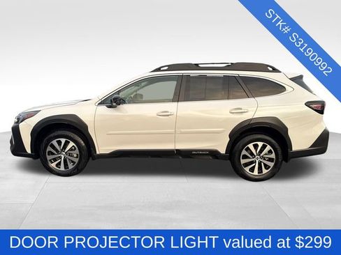 Used 2025 Subaru Outback Premium image 4