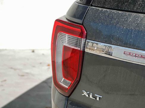 Used 2017 Ford Explorer XLT w/ Equipment Group 202A FWD image 7