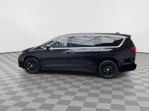 Used 2025 Chrysler Pacifica Select FWD image 36