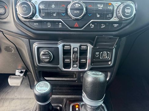 Used 2018 Jeep Wrangler Unlimited Sport S AWD/4WD image 42