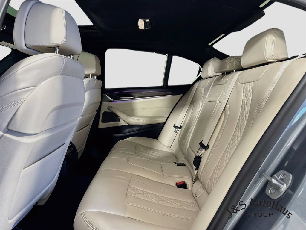 Used 2022 BMW M550i xDrive w/ Executive Package AWD/4WD image 28