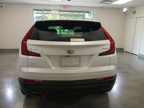 Certified 2022 Cadillac XT4 Luxury w/ Cold Weather Package AWD/4WD image 12