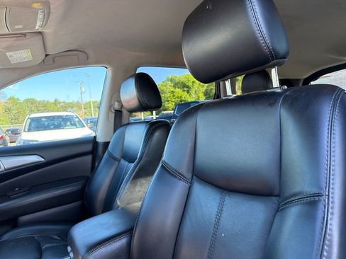 Used 2018 Nissan Pathfinder SL AWD/4WD image 9