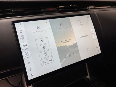 Used 2025 Land Rover Range Rover SE AWD/4WD image 16