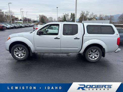 Used 2020 Nissan Frontier SV image 1