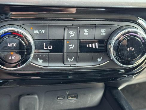 Used 2025 Chevrolet Trax LT w/ Driver Confidence Package FWD image 19
