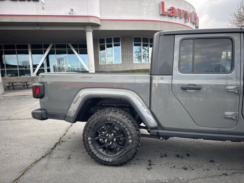 Certified 2020 Jeep Gladiator Overland image 13
