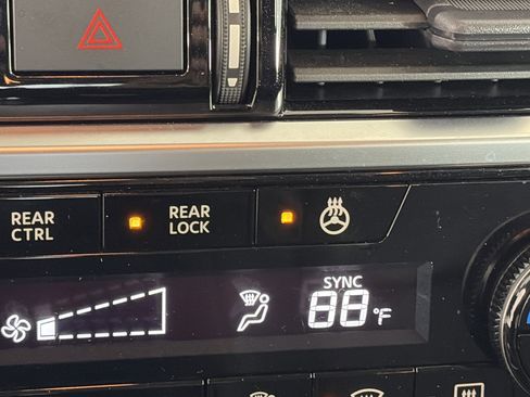 Certified 2023 Nissan Pathfinder SL w/ Lighting Package (N92) image 26