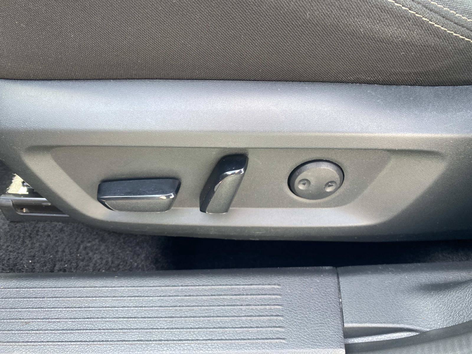 Used 2025 Nissan Rogue SV FWD image 22