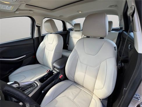 Used 2018 Ford Focus Titanium image 17