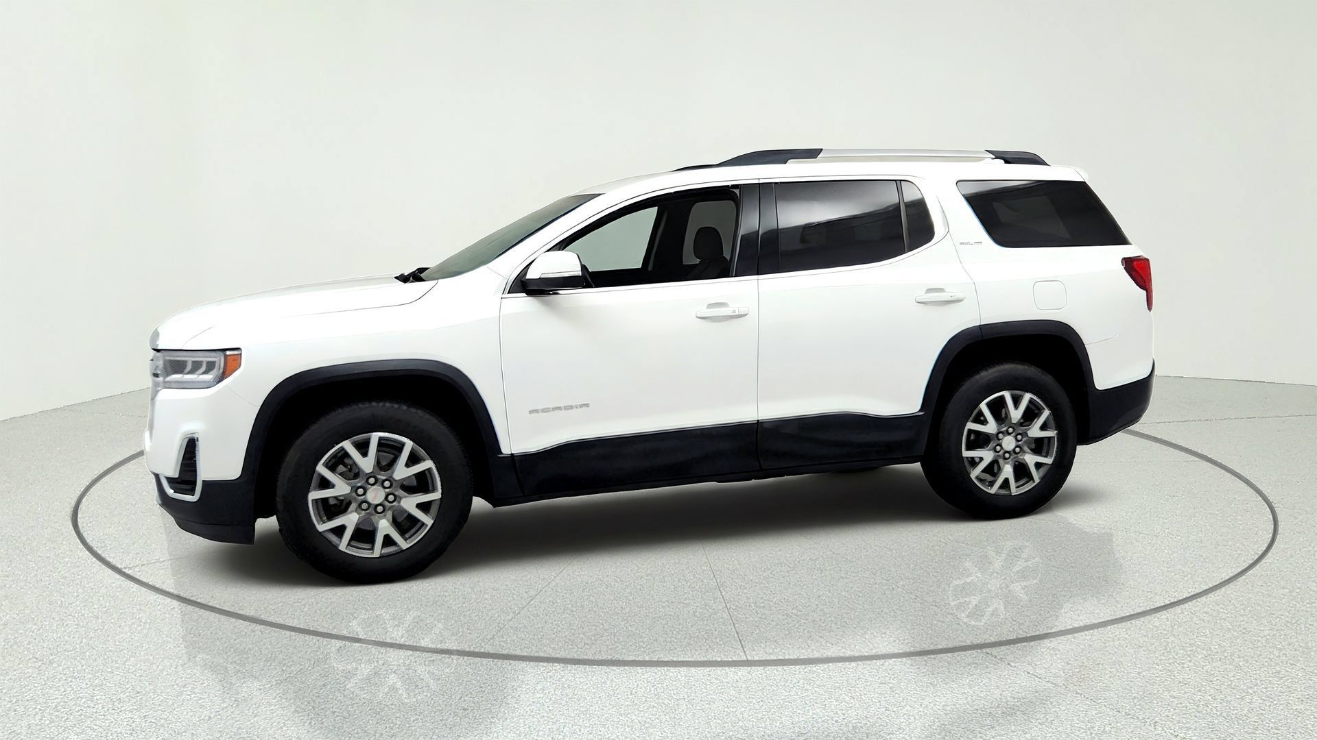 Certified 2020 GMC Acadia SLE w/ Driver Convenience Package AWD/4WD image 2