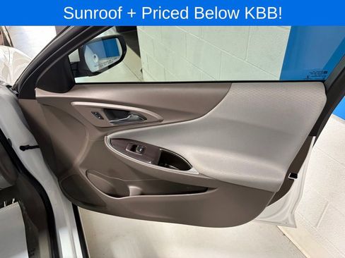 Used 2017 Chevrolet Malibu LT image 23