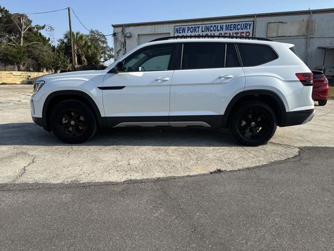 New 2026 Volkswagen Atlas Peak Edition AWD/4WD image 3