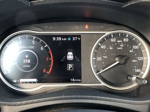 New 2025 Nissan Versa SR w/ Trunk Package image 17