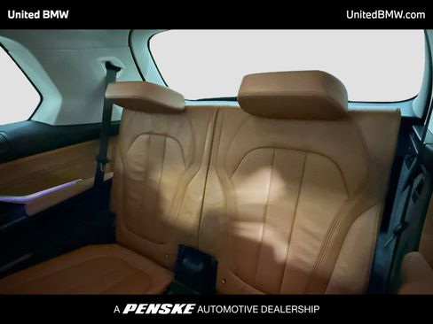 Used 2022 BMW X7 xDrive40i w/ Premium Package image 14