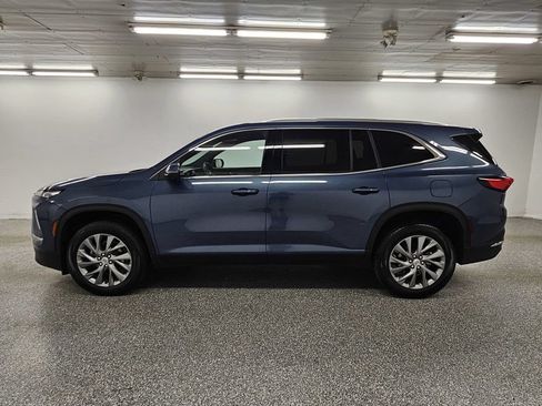 Used 2025 Buick Enclave Preferred FWD image 8