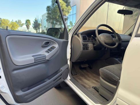 Used 2003 Chevrolet Tracker ZR2 image 41