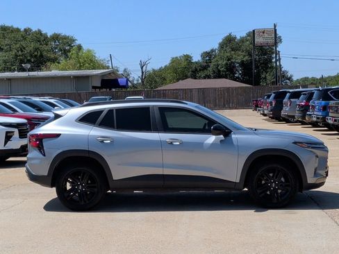 Used 2025 Chevrolet Trax ACTIV w/ Sunroof Package FWD image 9