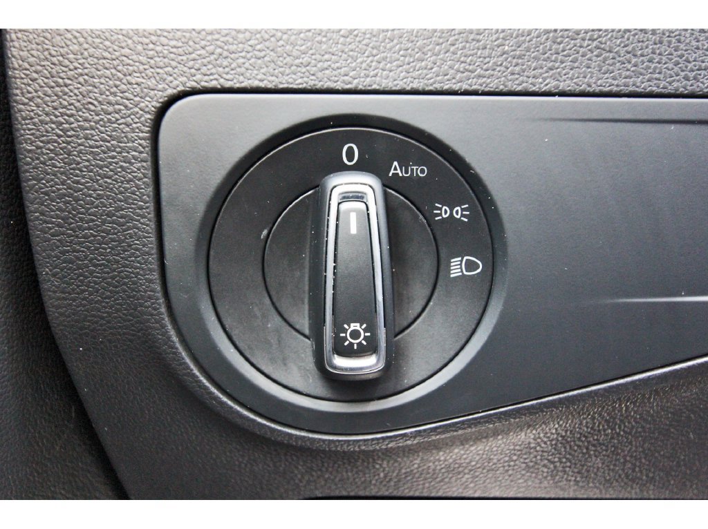 Used 2022 Volkswagen Tiguan SE AWD/4WD image 25
