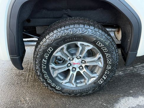 New 2026 GMC Sierra 1500 SLE image 11