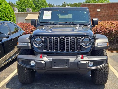 Used 2024 Jeep Wrangler Unlimited Rubicon w/ Convenience Group AWD/4WD image 2