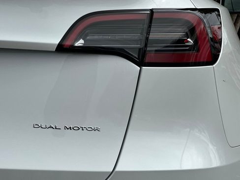 Used 2023 Tesla Model Y Long Range AWD/4WD image 32