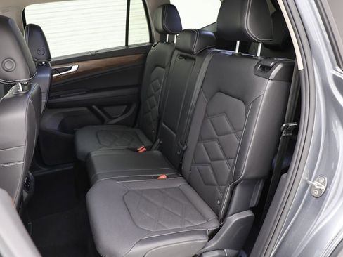 Used 2024 Volkswagen Atlas SE image 13