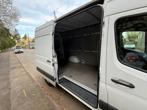 Used 2021 Mercedes-Benz Sprinter 2500 image 12