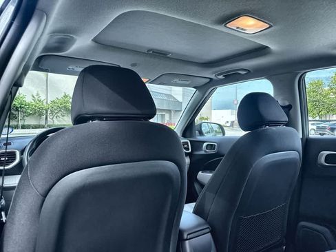 Used 2025 Hyundai Venue SEL FWD image 23