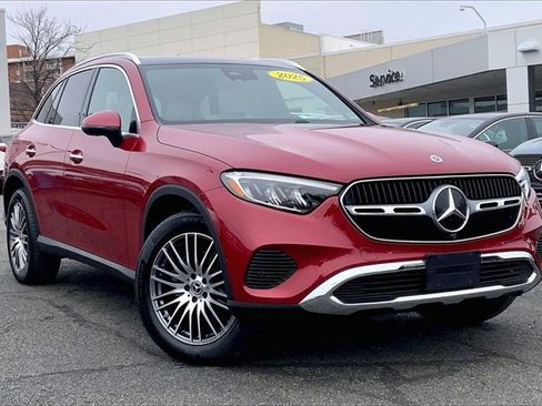 Used 2025 Mercedes-Benz GLC 300 4MATIC image 1