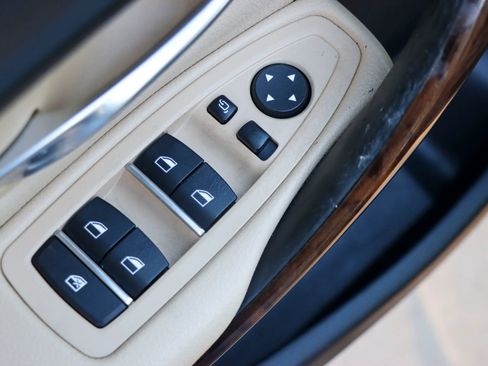 Used 2018 BMW 320i Sedan image 14