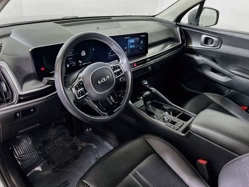 Used 2024 Kia Sorento S FWD image 9