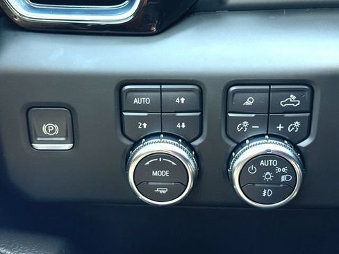 Used 2024 GMC Sierra 1500 Denali AWD/4WD image 18
