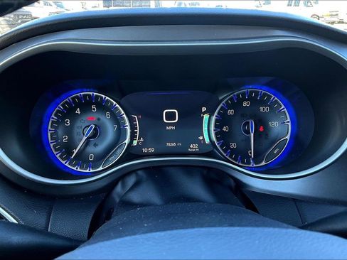 Used 2022 Chrysler Pacifica Touring-L image 20