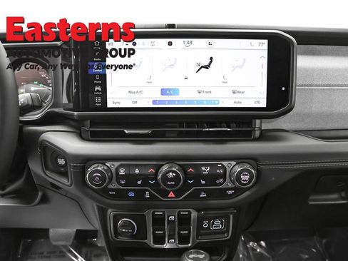 Used 2025 Jeep Wrangler Unlimited Sahara AWD/4WD image 12