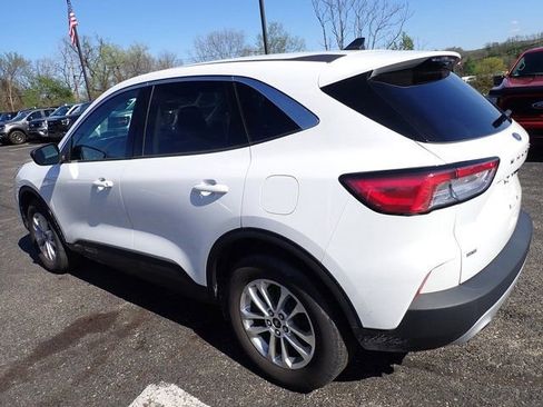 Used 2022 Ford Escape SE image 4