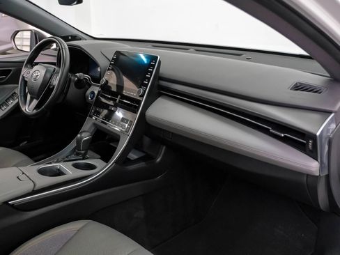 Used 2019 Toyota Avalon XSE image 13