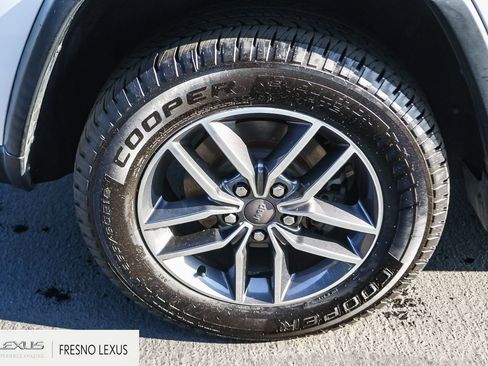 Used 2019 Jeep Grand Cherokee Limited w/ Luxury Group II image 8