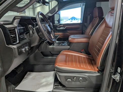 Used 2025 GMC Sierra 2500 Denali Ultimate AWD/4WD image 17