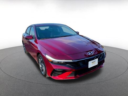 Used 2025 Hyundai Elantra SEL image 8