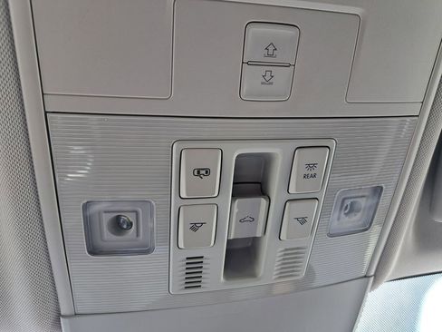 Used 2022 Volkswagen Taos SE image 17