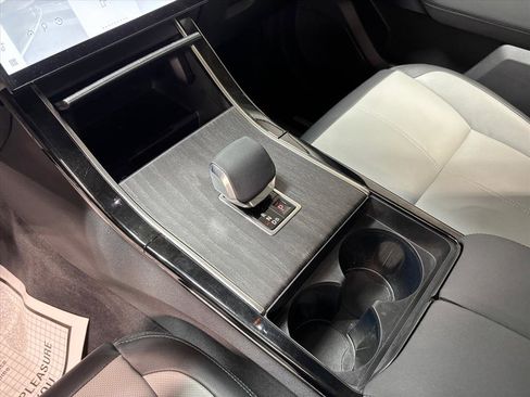 Used 2025 Land Rover Range Rover Velar Dynamic SE image 13