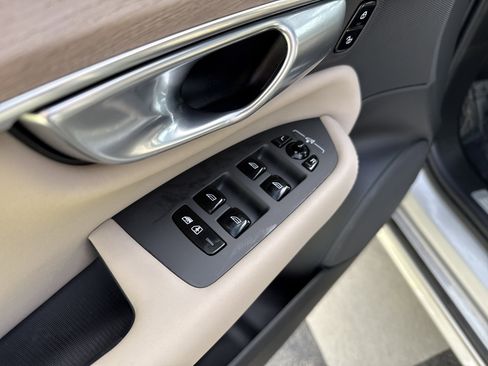 Used 2025 Volvo XC90 B5 Plus image 15
