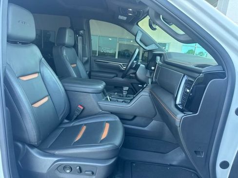 Used 2025 GMC Sierra 1500 AT4 w/ AT4 Premium Package AWD/4WD image 13
