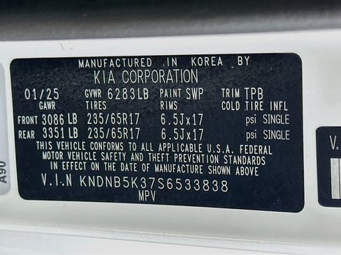 Used 2025 Kia Carnival FWD image 12
